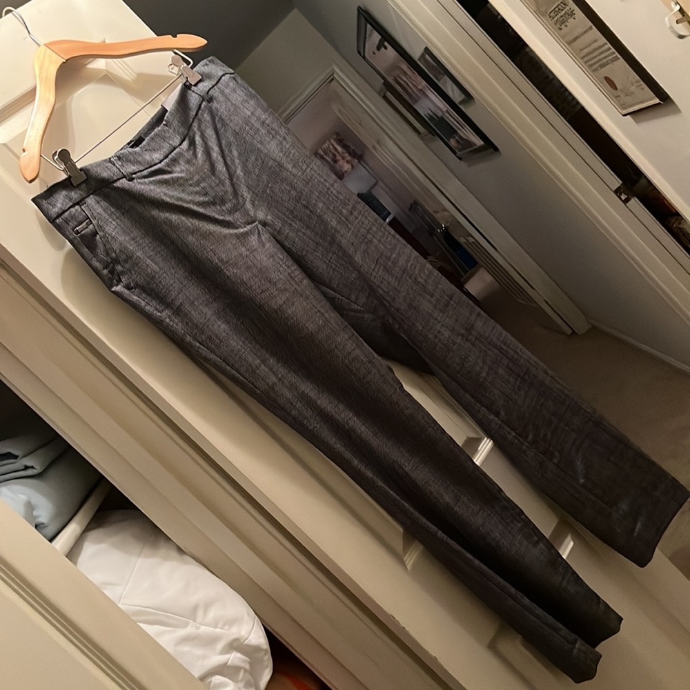 *NEW DROPS* Spring NWT Size 12 comfort stretch. Navy & White pant